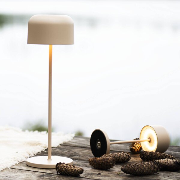 Konstsmide Lampa stołowa LED Lille, wysokość 36 cm, kolor piaskowy, IP54, USB możliwość ściemniania, kremowy / amber, salon / jadalnia, aluminium, nowoczesny