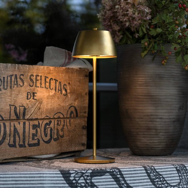 Konstsmide Lampa stołowa LED z akumulatorem Eze, matowo-złota, 32 cm, IP54, USB możliwość ściemniania, mosiężny / złoty, salon / jadalnia, aluminium, nowoczesny
