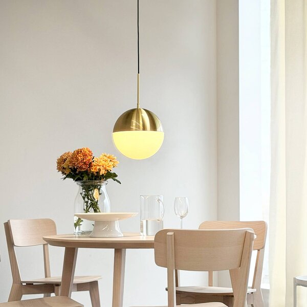 Dyberg Larsen Lampa wisząca Nova D25, możliwość ściemniania, mosiężny / złoty, salon / jadalnia, metal, skandynawski