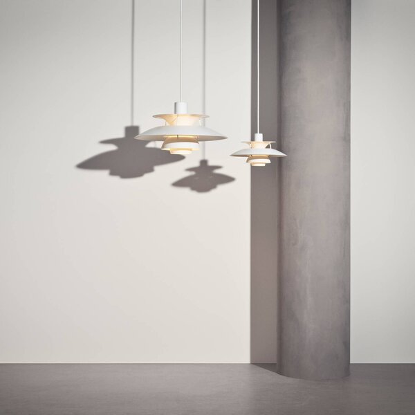 Louis Poulsen Lampa wisząca designerska PH 5 500, możliwość ściemniania, biały / opal, salon / jadalnia, aluminium, design