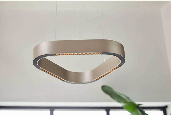 LOOM DESIGN Lampa wisząca LED Trigon, kremowa, aluminium, 40 cm możliwość ściemniania, kremowy / amber, salon / jadalnia, aluminium, nowoczesny