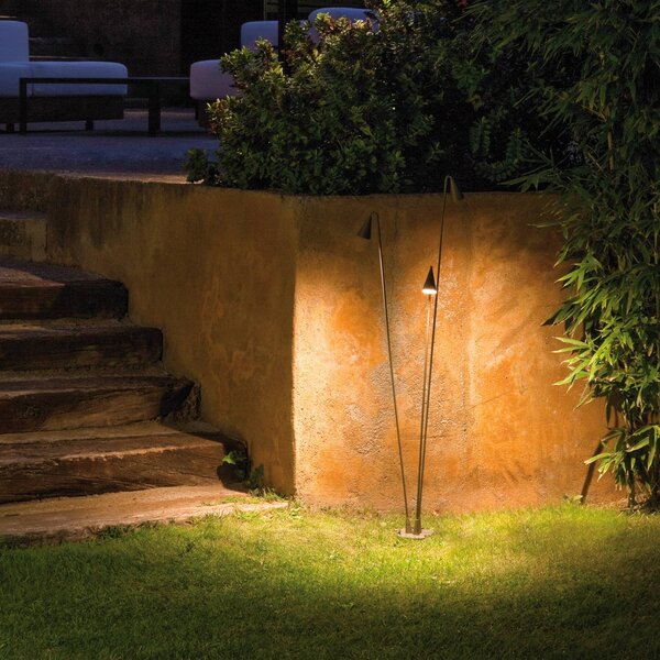 Vibia Lampa stojąca zewnętrzna LED Brisa, 1-punktowa, w kolorze khaki BRISA, zielony, tworzywo sztuczne, design