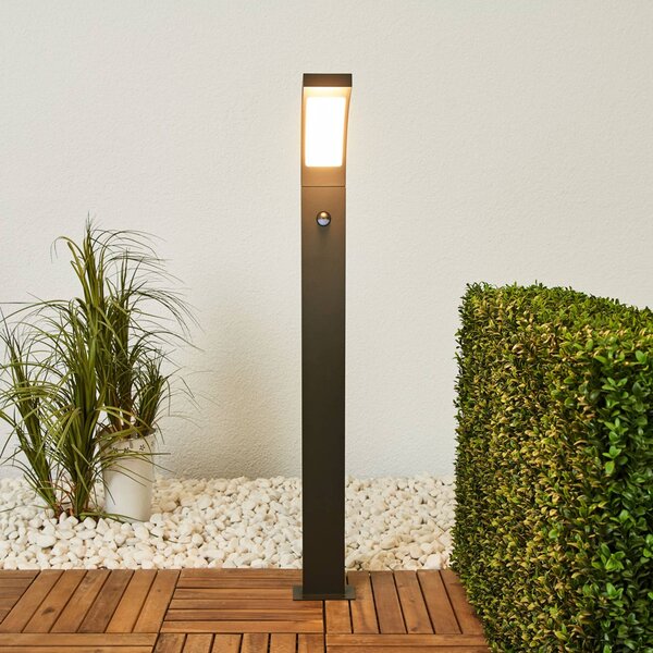 Słupek oświetleniowy LED Juvia, 100 cm, czujnik ruchu, IP54 Juvia Lucande, czarny, aluminium, nowoczesny