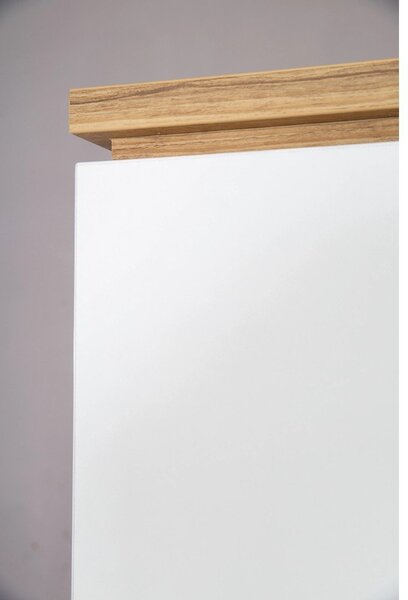 Biała szafa dziecięca w dekorze dębu 135x200 cm Finn – Roba