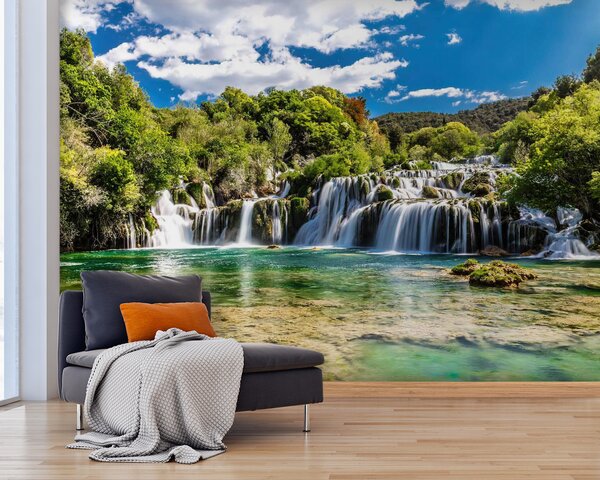 Fototapeta Park Narodowy Krka otoczony drzewami i błękitnym niebem, Fototapety Natura, Popularne Fototapety, u55775 - Tapeko.pl