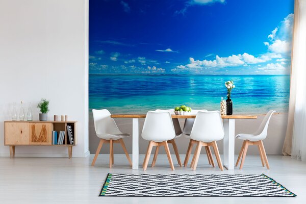 Fototapeta Plaża z błękitną wodą i chmurami, Fototapety Morze i Plaża, Popularne Fototapety, u74335 - Tapeko.pl