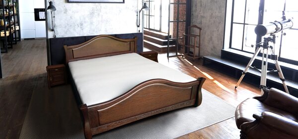 Łóżko drewniane IKAR 140×200 cm dębowe ze stelażem kolor drewna + 2 szafki nocne