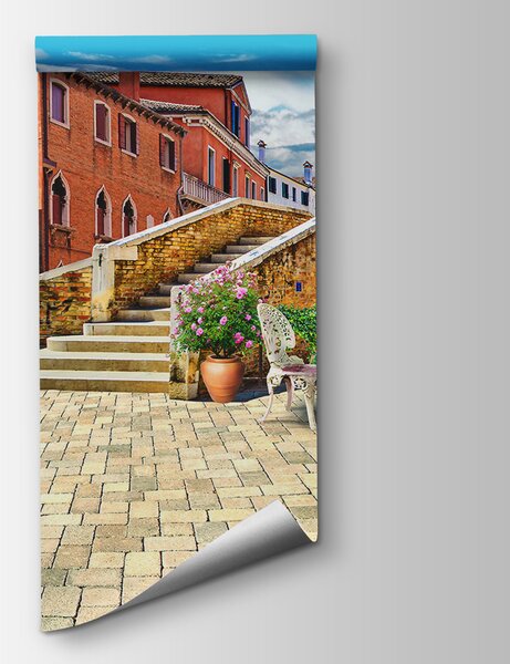 Fototapeta Patio ze stołem i krzesłami oraz fontanną przed budynkiem, Fototapety Natura, Popularne Fototapety, u18551 - Tapeko.pl