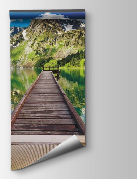 Fototapeta Widok na jezioro z pokoju z drewnianą przystanią i górami, Fototapety Natura, Popularne Fototapety, u53287 - Tapeko.pl