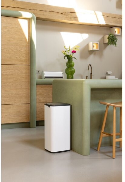 Biały stalowy kosz na śmieci otwierany na dotyk 30 l Bo Touch – Brabantia