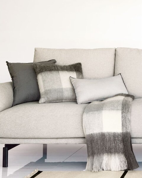 Poszewka na poduszkę z mieszanki wełny 45x45 cm Catarina – Kave Home