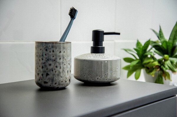 Szary ceramiczny kubek na szczoteczki do zębów Wenko Oviedo
