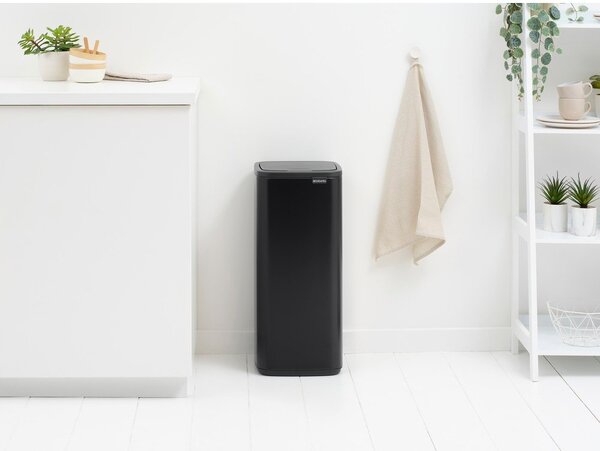 Stalowy kosz na śmieci otwierany na dotyk w kolorze matowej czerni 30 l Bo Touch – Brabantia