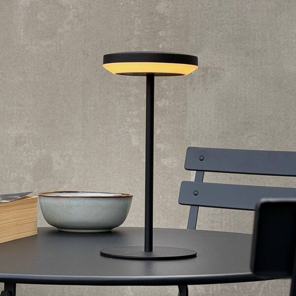 Dyberg Larsen Lampa stołowa LED z panelem słonecznym Otera, czarna, 25 cm, IP44 Otera, czarny, aluminium, nowoczesny