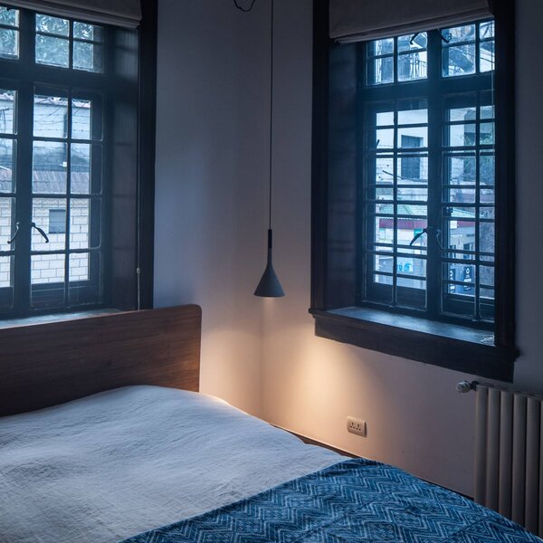 Foscarini Lampa wisząca Aplomb Mini, możliwość ściemniania, aluminiowy / szary / cynkowy, kuchnia, beton, design