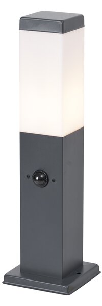 Lampa zewnętrzna ciemnoszara ze szkłem opalowym 45 cm IP44 z gniazdem i czujnikiem ruchu - Malios