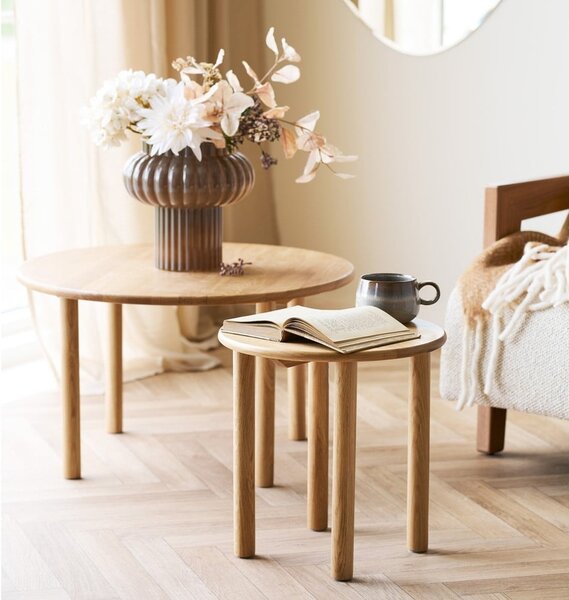 Okrągły stolik z litego drewna dębowego w naturalnym kolorze ø 70 cm Jena – House Nordic