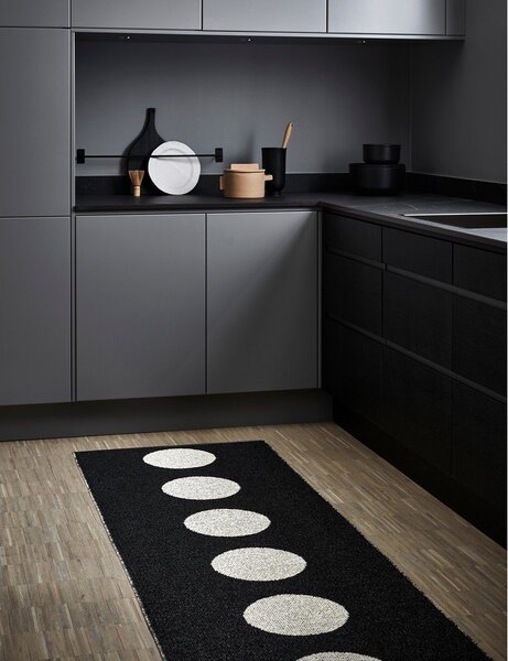 Czarno-biały chodnik odpowiedni na zewnątrz 70x225 cm Vera Black – Pappelina