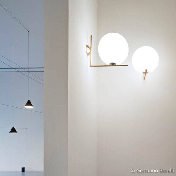 FLOS Kinkiet designerski IC C/W1, możliwość ściemniania, mosiężny / złoty, salon / jadalnia, mosiądz, design