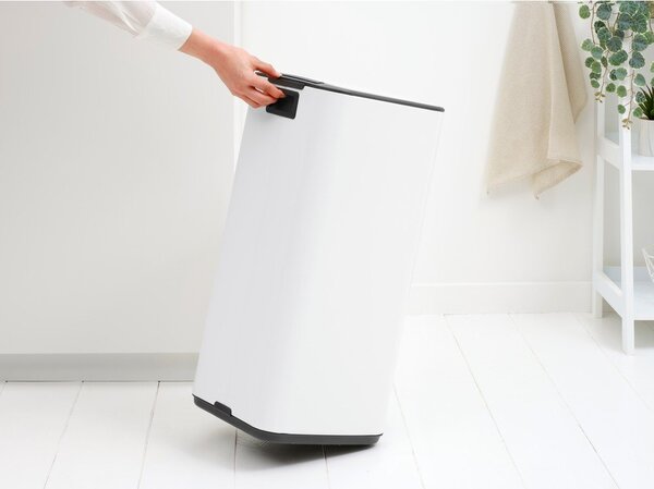 Biały stalowy kosz na śmieci z pedałem 30 l Bo – Brabantia