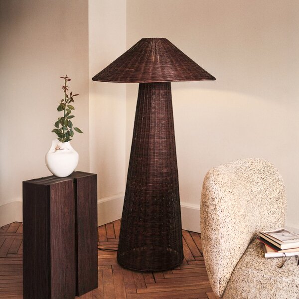 Lampa Podłogowa ferm LIVING, Dou, brąz rdzawy, salon, drewno, design