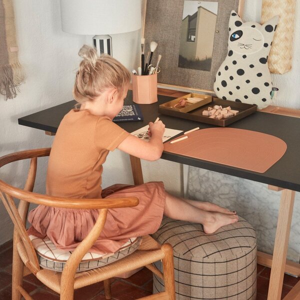 Beżowy worek do siedzenia Grid – OYOY Living Design