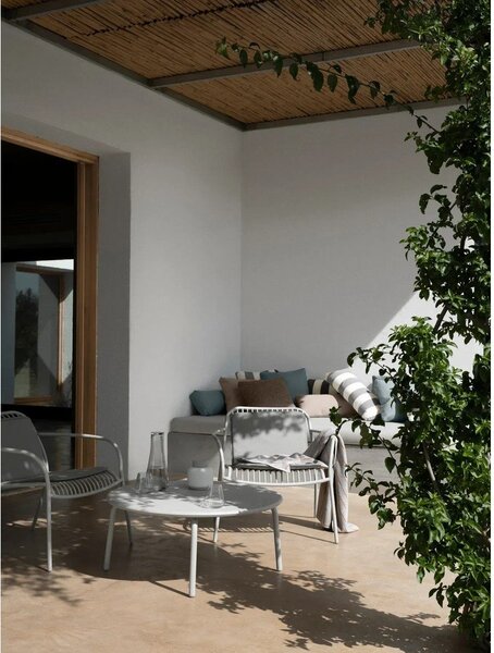 Jasnoszary metalowy fotel ogrodowy Yua Wire – Blomus