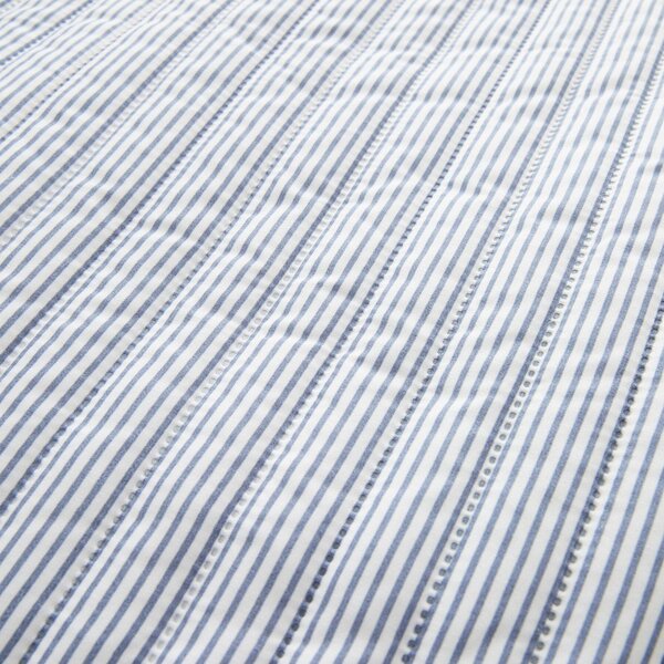Niebieska narzuta pikowana 220x230 cm Stripe – Catherine Lansfield