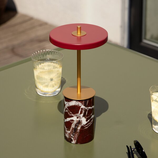 Zewnętrzna Lampa UMAGE, Asteria Move Mini, ściemnialny, czerwony, taras, kamień, design