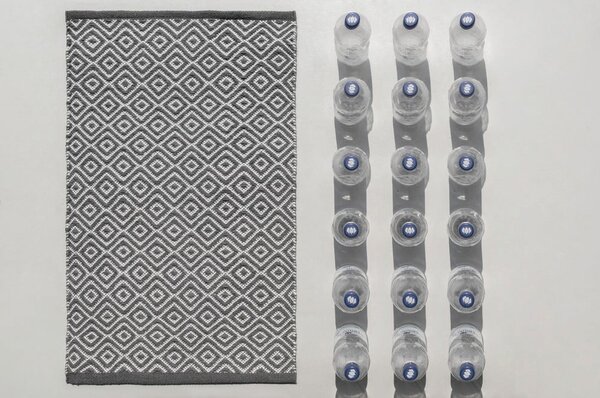 Beżowy tekstylny dywanik łazienkowy 50x80 cm Shaki – Wenko