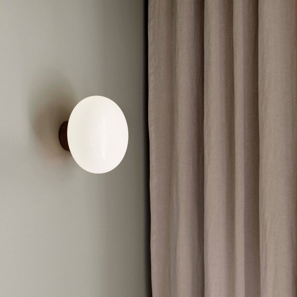 Lampa Ścienna New Works, Karl-Johan, ściemnialny, salon, drewno, design