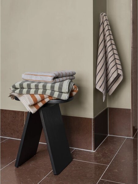 Zielony ręcznik kąpielowy z bawełny organicznej frotte 70x140 cm Arto – Blomus