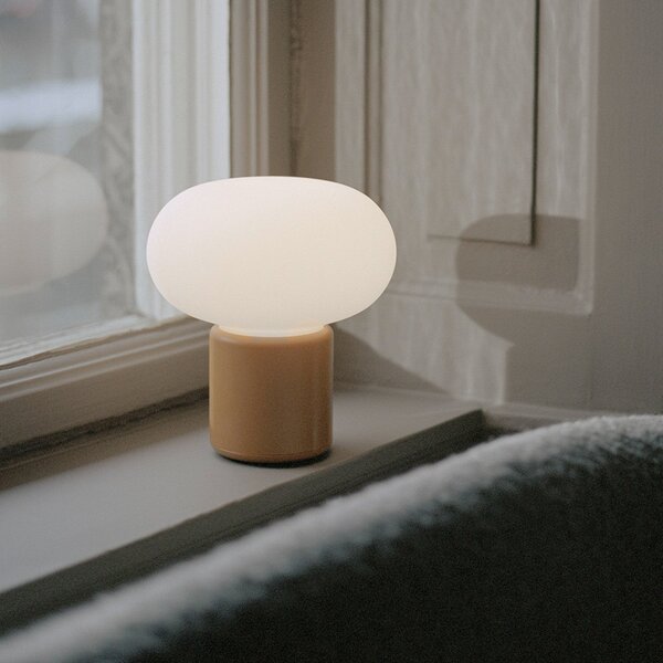 Zewnętrzna Lampa New Works, Karl-Johan, ściemnialny, żółty, taras, tworzywo sztuczne, design