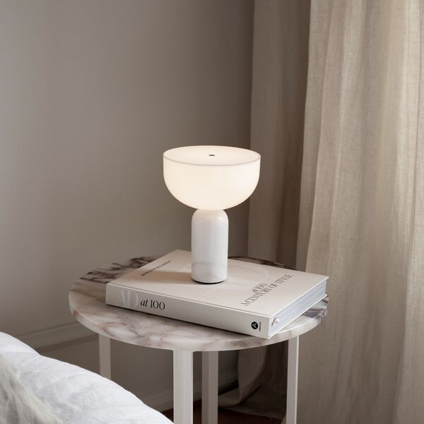 Lampa Stołowa New Works, Kizu Portable, ściemnialny, biały, salon, marmur, design