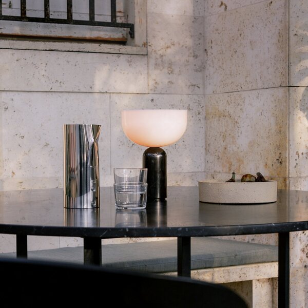 Lampa Stołowa New Works, Kizu Portable, ściemnialny, czarny, salon, marmur, design