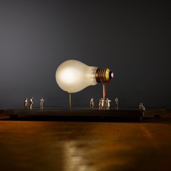 Lampa Stołowa Ingo Maurer, I Ricchi Poveri Monument, ściemnialny, czarny, salon, metal, design