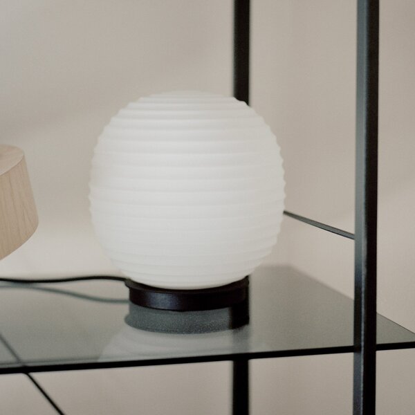 Lampa Stołowa New Works, Lantern Globe Small, ściemnialny, biały, salon, szkło, design