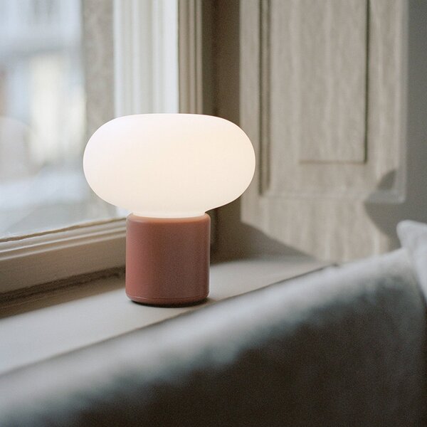 Zewnętrzna Lampa New Works, Karl-Johan, ściemnialny, czerwony, taras, tworzywo sztuczne, design