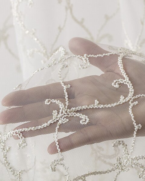 Firana na taśmie wave kolor kremowy tkanina półprzezroczysta, połyskliwa, strukturalna, wzorzysta