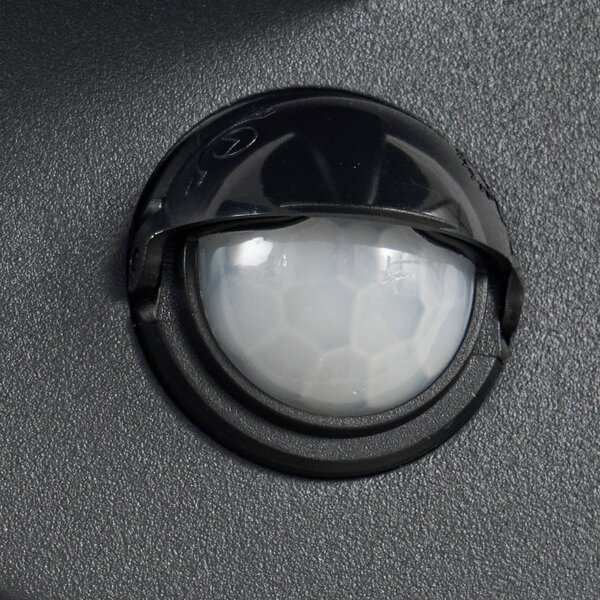 Kinkiet zewnętrzny LED Lucande Montaro, antracytowy, IP54 z czujnikiem Montaro, czarny, aluminium, nowoczesny