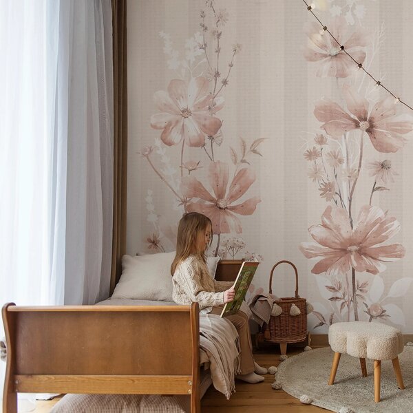 FIORELLI - beige - klasyczna tapeta w kwiaty w kolorach ziemi, tworząca przytulny i ciepły klimat w pokoju dziewczynki