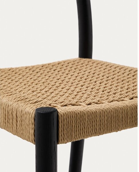 Czarny hoker z litego drewna dębowego (wysokość siedziska 65 cm) Yalia – Kave Home