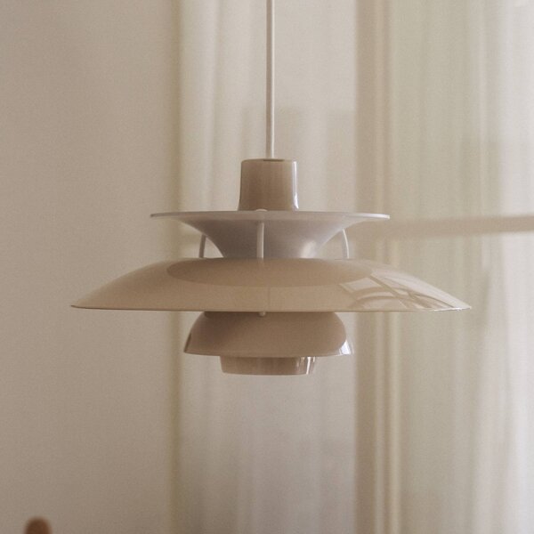 Louis Poulsen Lampa wisząca PH 5 320, możliwość ściemniania, kremowy / amber, salon / jadalnia, tworzywo sztuczne, design