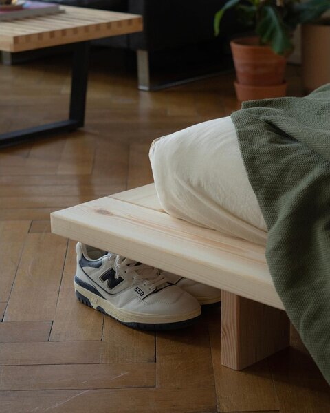 Łóżko dwuosobowe z drewna sosnowego ze stelażem 160x200 cm Japan – Karup Design
