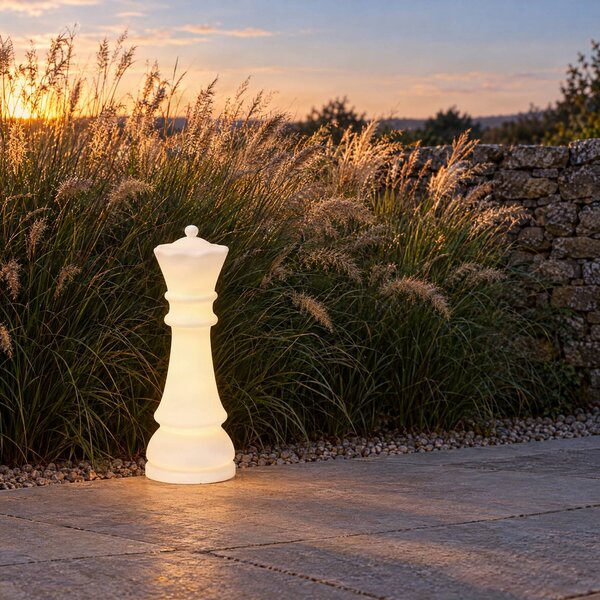 Lampa stojąca LED Lucande Gambi, figura szachowa „Władczyni”, CCT, IP44 Gambi Lucande, możliwość ściemniania, biały / opal, tworzywo sztuczne, design