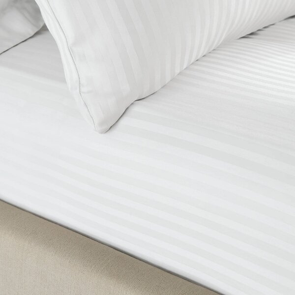 Białe adamaszkowe prześcieradło z gumką 150x200 cm Satin Stripe – Catherine Lansfield