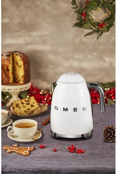 Biały czajnik elektryczny 1,7 l 50's Retro Style – SMEG
