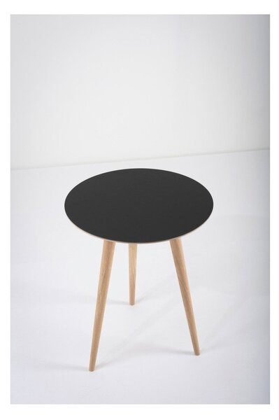 Dębowy stolik z czarnym blatem Gazzda Arp, ⌀ 45 cm