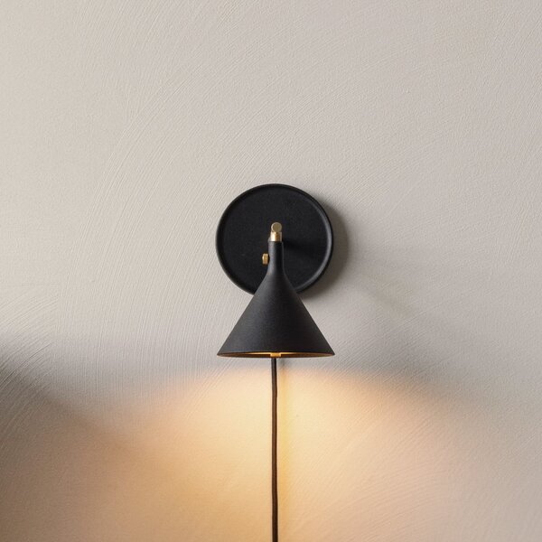 Lampa Ścienna Audo Copenhagen, Cast Sconce, ściemnialny, czarny, salon, aluminium, design