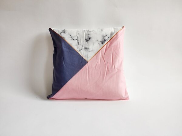 Poszewka na poduszkę Marmur, 45 x 45 cm, fioletowo-różowy